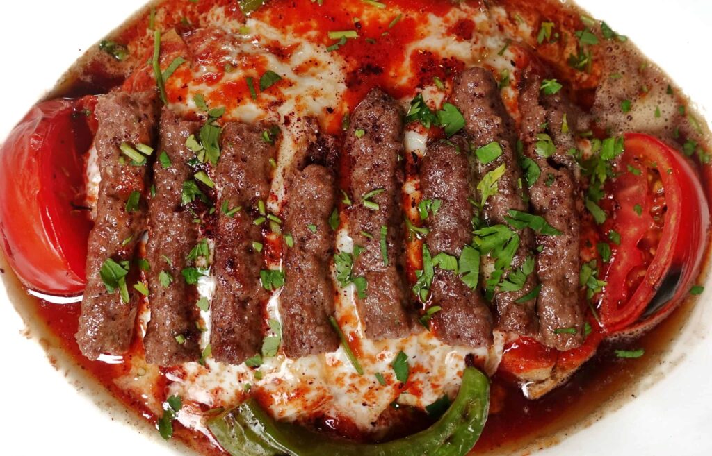 🍽️ Manisa’da Mutlaka Yenilmesi Gereken 7 Yöresel Lezzet (Ve En Doğru Adresleri)