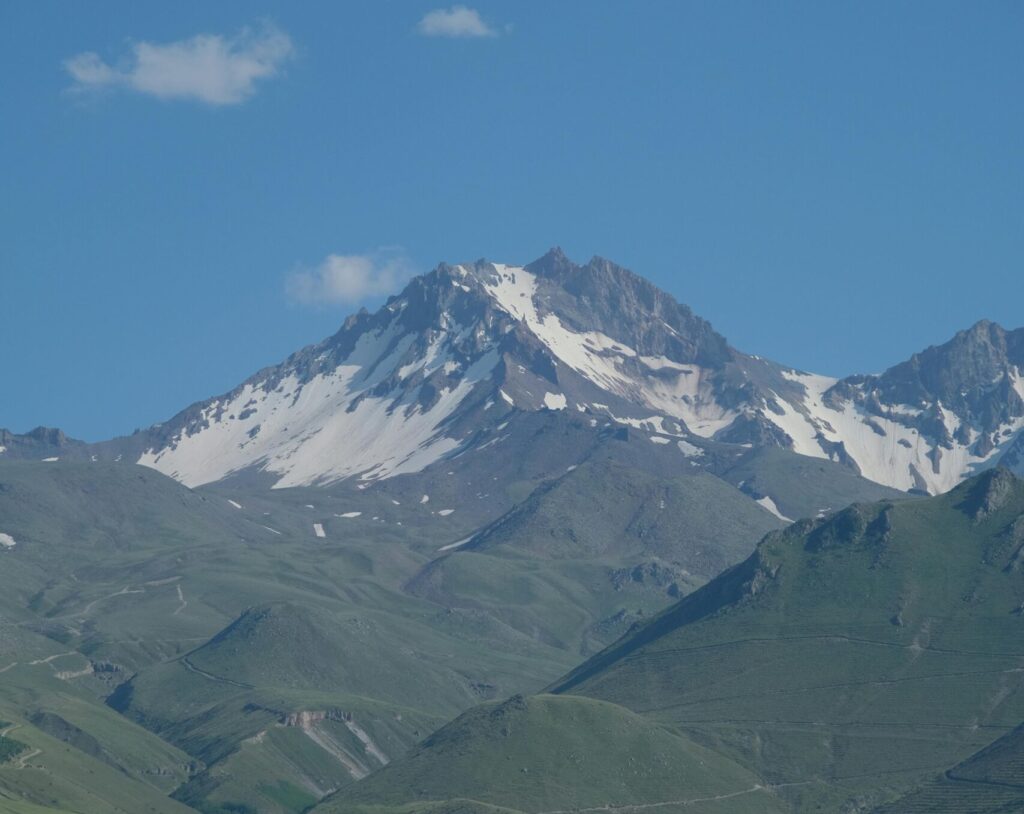Kayseri’de Yapılacaklar: Şehre Gittiğinize Değecek 5 Harika Deneyim 🇹🇷⛰️